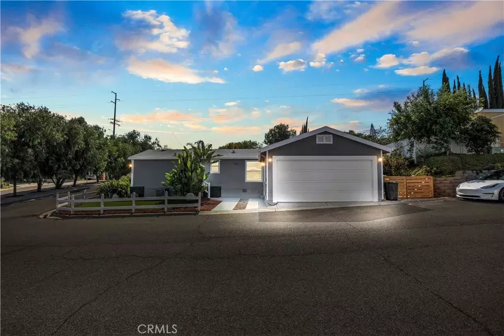 Fallbrook, CA 92028,1638 CALAVO #56