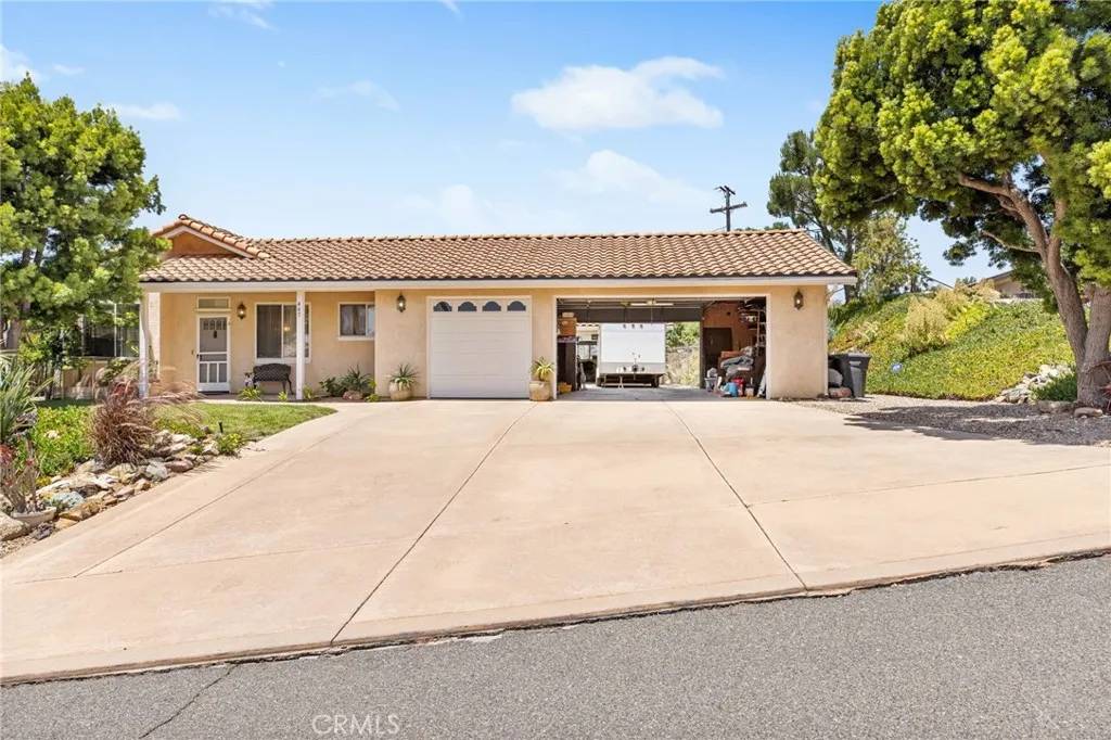 Fallbrook, CA 92028,447 Ali Way