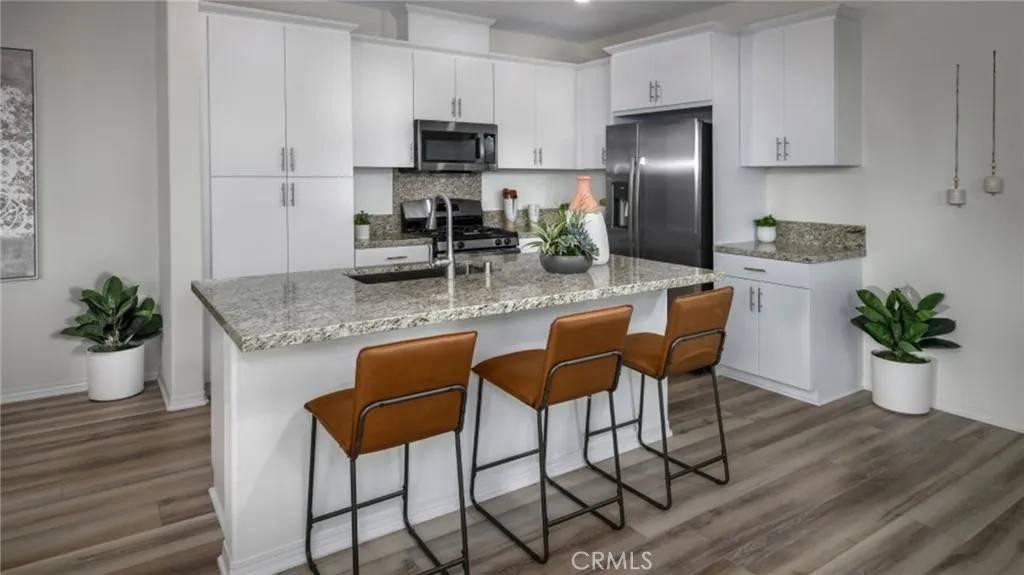 2438 Gunner Ridge Way, Rialto, CA 92377