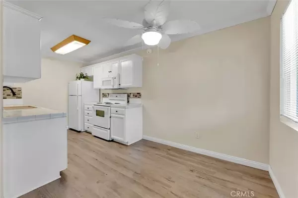 Escondido, CA 92027,2041 E Grand Ave #24