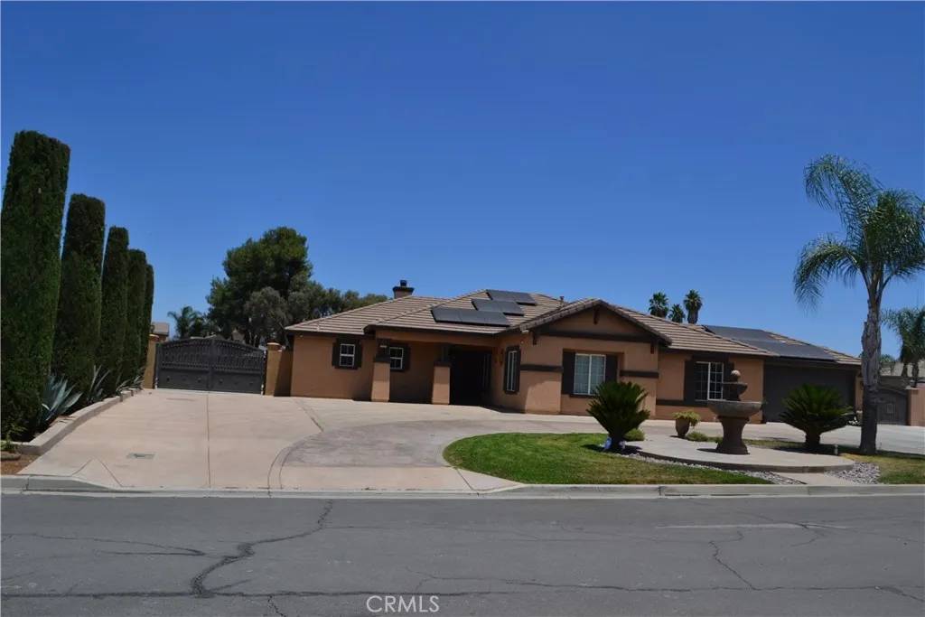 Perris, CA 92571,924 Hereford Way