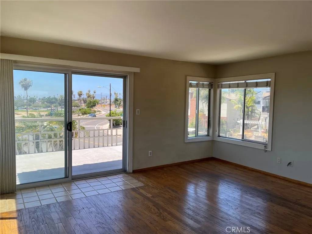San Diego, CA 92109,3833 Lamont Street #2G