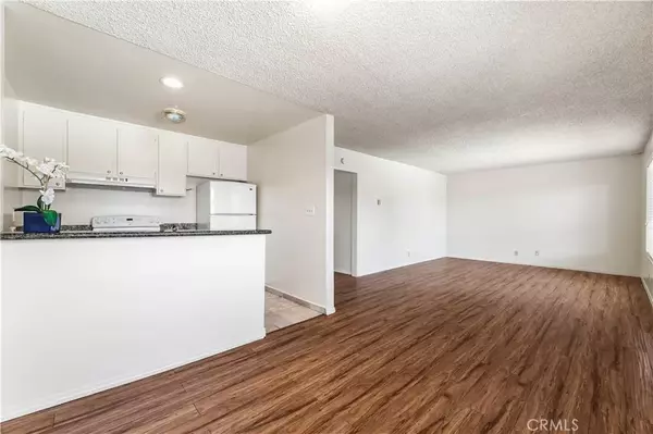Long Beach, CA 90805,5530 Ackerfield Avenue #206