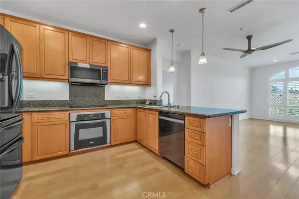 San Diego, CA 92130,3887 Pell Place #414