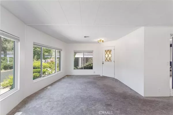 Escondido, CA 92026,8975 Lawrence Welk #217