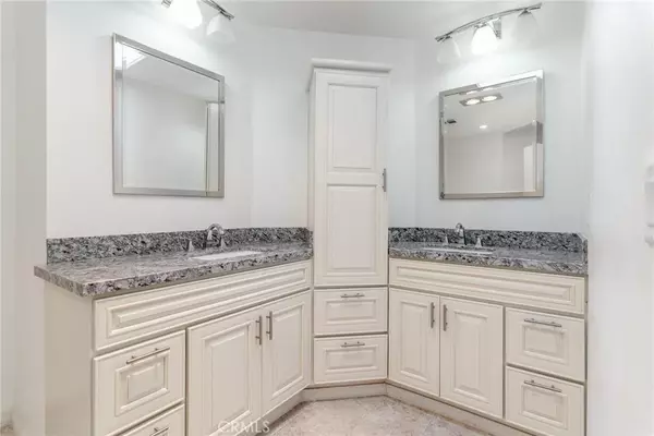 Escondido, CA 92026,8975 Lawrence Welk #217