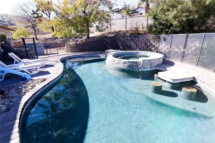 7525 Whitney Avenue, Yucca Valley, CA 92284