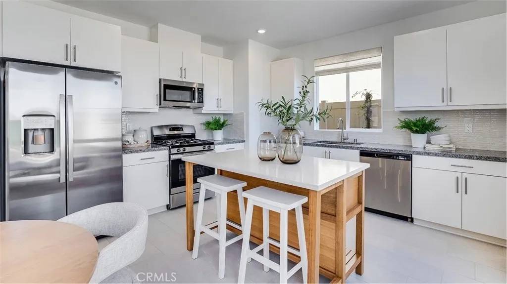 17792 Windy Trail Avenue, Hesperia, CA 92345