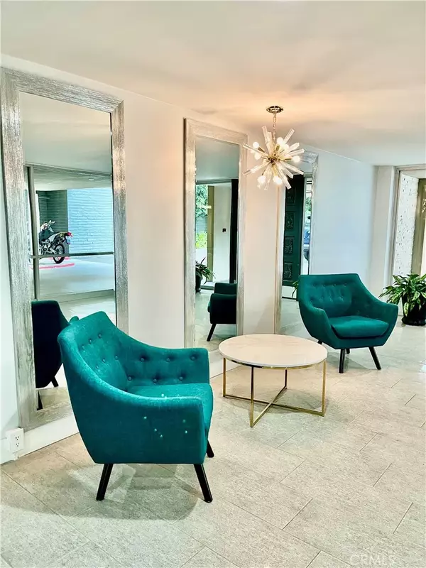 La Jolla, CA 92037,2510 Torrey Pines Road #213