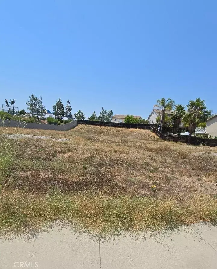 Murrieta, CA 92563,39463 Saint Honore