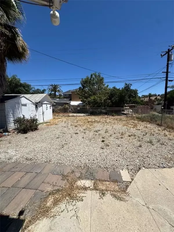 Lake Elsinore, CA 92530,16510 Lakeshore Drive