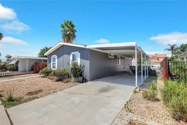 Hemet, CA 92545,995 Santa Teresa Way