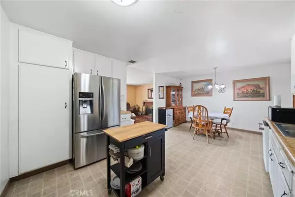 Ontario, CA 91761,2858 S Peach Tree Place