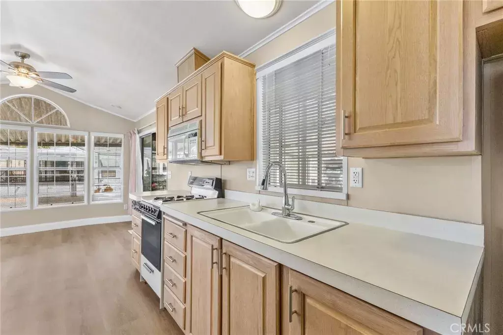 Hemet, CA 92545,1295 S Cawston #433