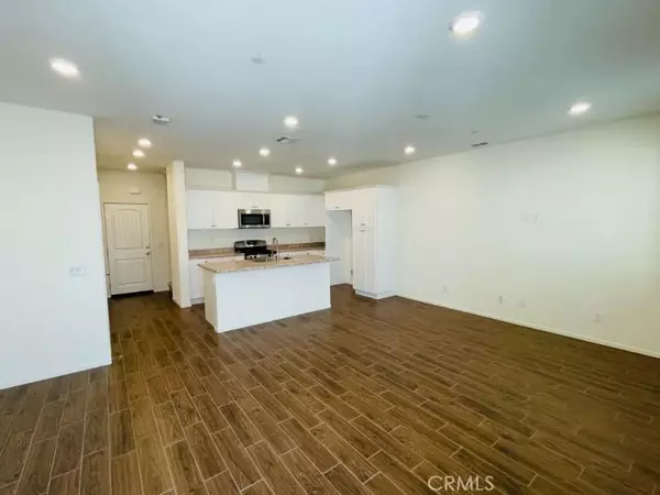 Menifee, CA 92584,30316 Town Square Drive