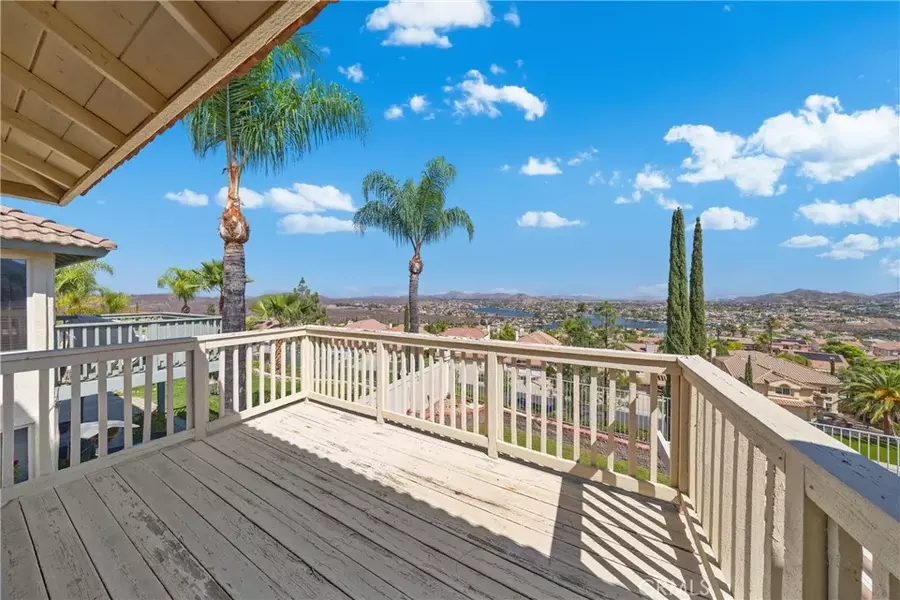 30 Del Santello, Lake Elsinore, CA 92532