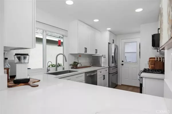 Carlsbad, CA 92011,803 Skysail Avenue