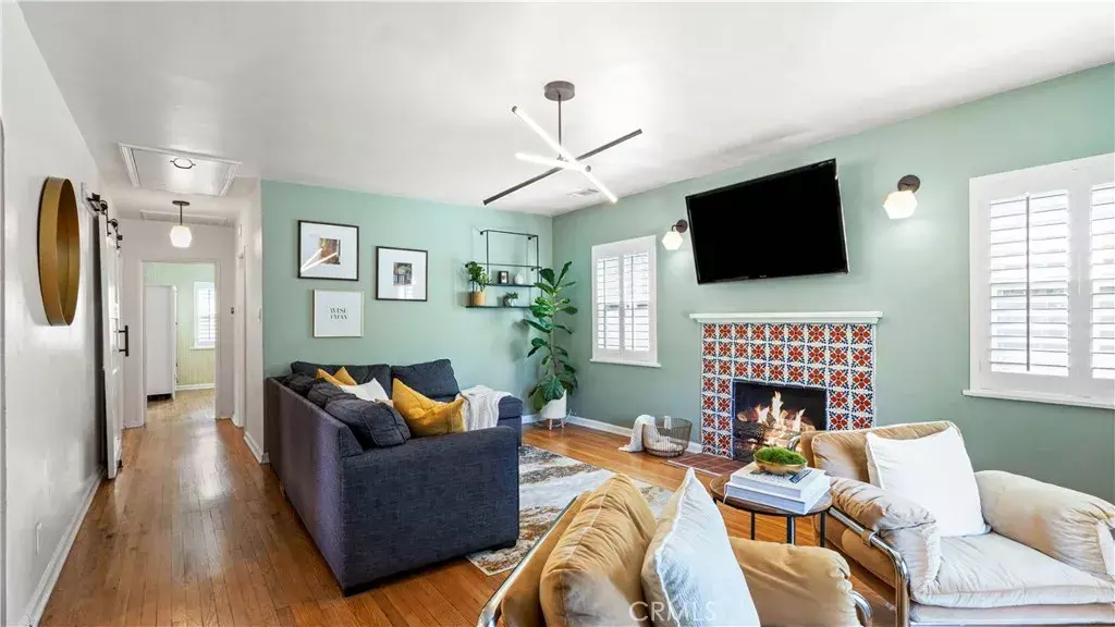 Los Angeles, CA 90068,3209 Bennett Drive