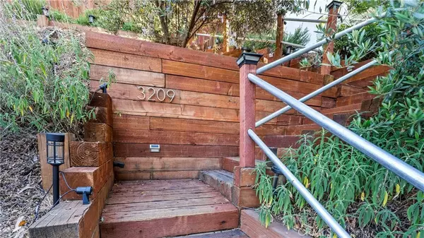 Los Angeles, CA 90068,3209 Bennett Drive