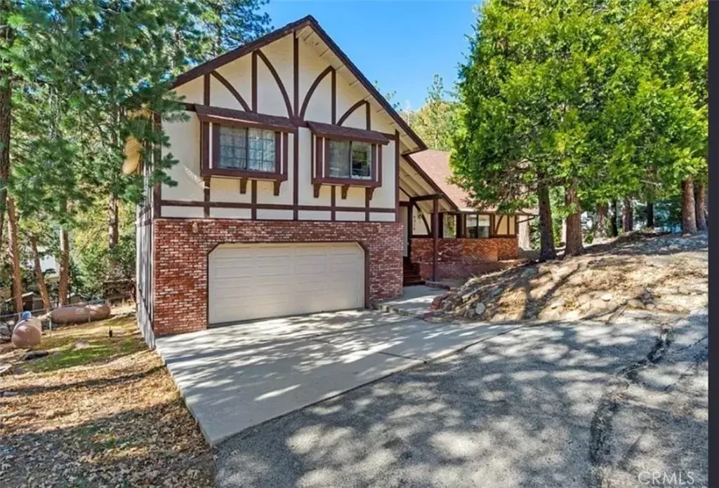 Angelus Oaks, CA 92305,6314 Sugar Pines Cir