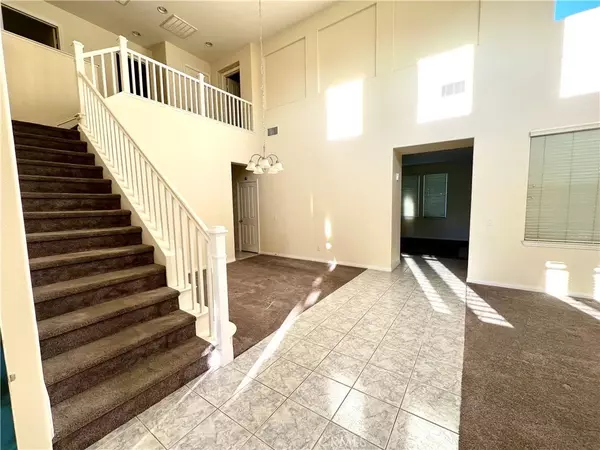 Lake Elsinore, CA 92532,32372 Whispering Willow