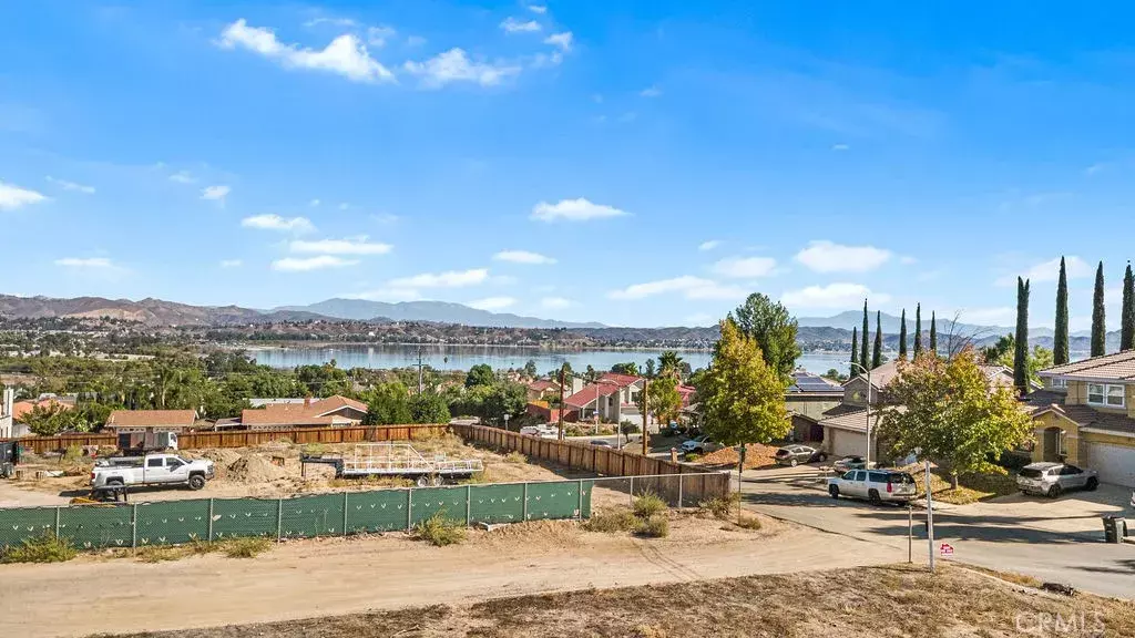 Lake Elsinore, CA 92530,33351 Macy