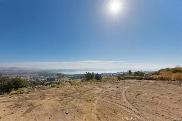 30 Lakeview, Lake Elsinore, CA 92530