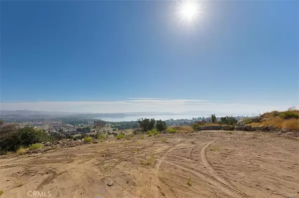 Lake Elsinore, CA 92530,30 Lakeview