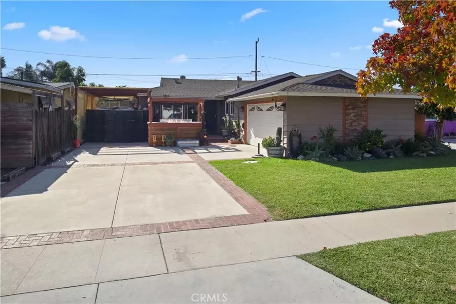 2425 Heather Avenue, Long Beach, CA 90815