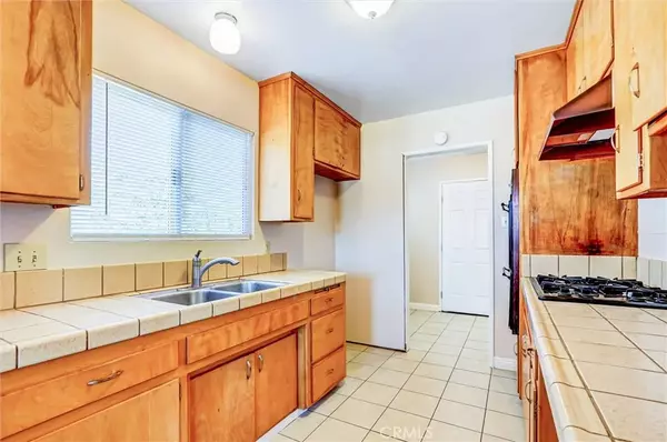 Lancaster, CA 93536,42226 55th West