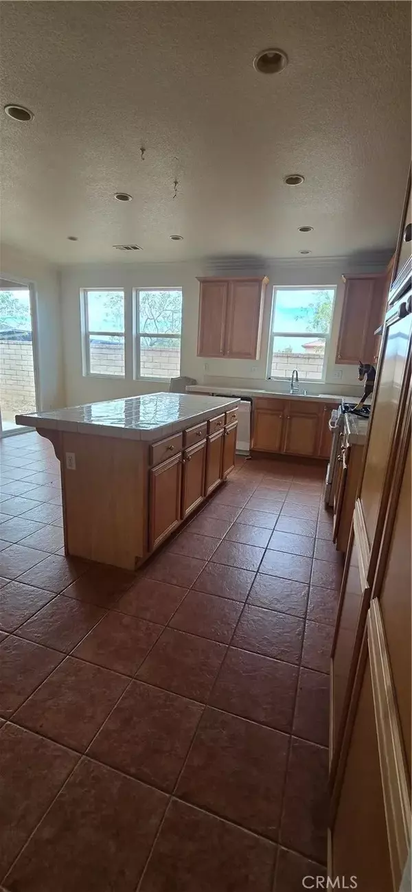 Perris, CA 92571,3294 Treehouse