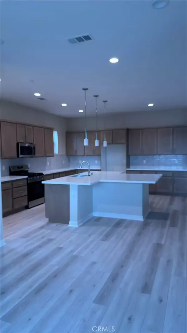 Hesperia, CA 92345,6438 Castle Crags Avenue