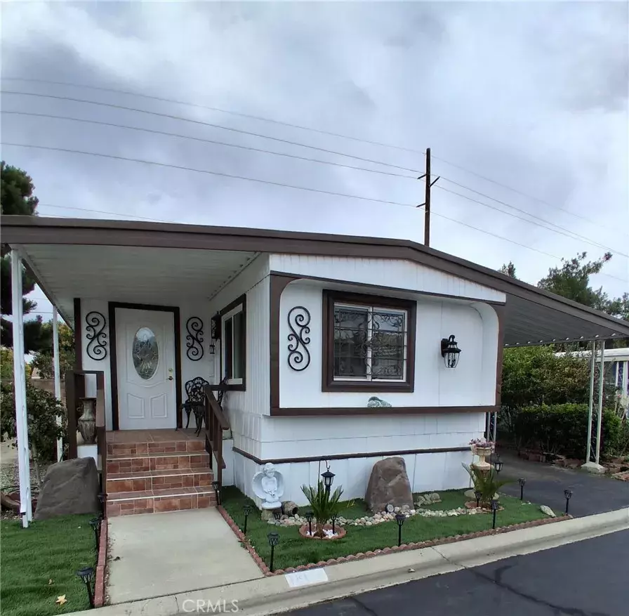 San Jacinto, CA 92583,1499 Old Mountain #181