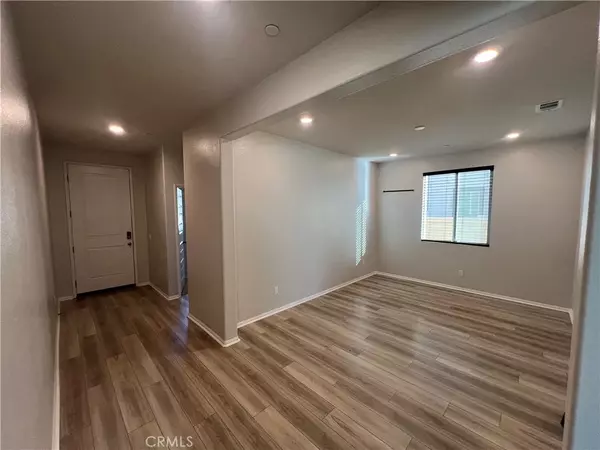 Lake Elsinore, CA 92532,19557 Hanging Rock