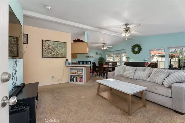 Anaheim, CA 92807,5815 E La Palma #302