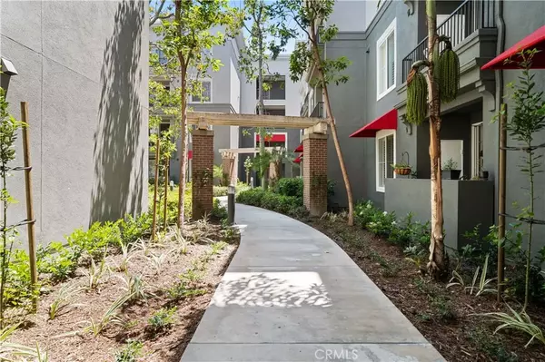 Anaheim, CA 92805,1801 E Katella Avenue #1055