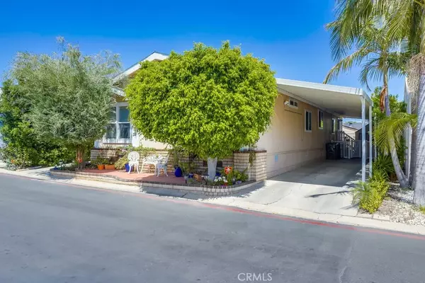 Anaheim Hills, CA 92807,5815 E La Palma #39