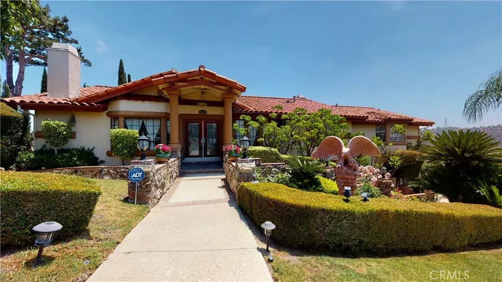 Diamond Bar, CA 91765,2670 Braided Mane Drive