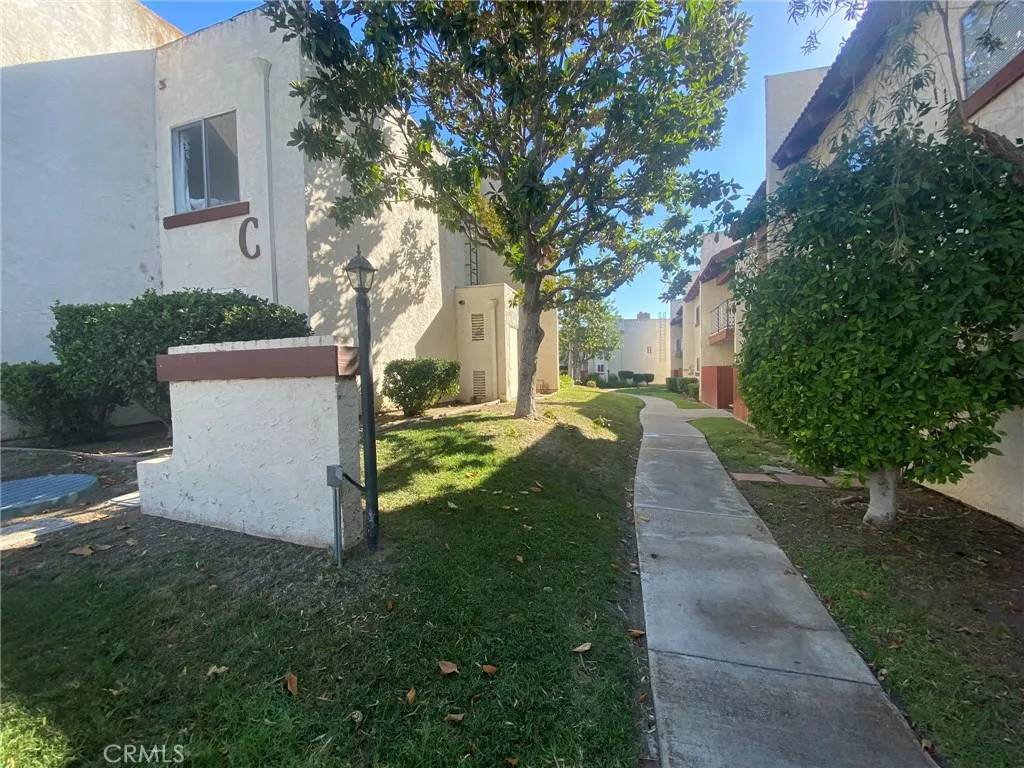 Diamond Bar, CA 91765,23641 Golden Springs Drive #12C