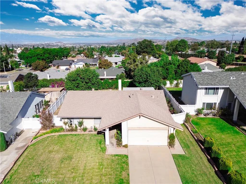 Corona, CA 92882,1131 Via Santiago