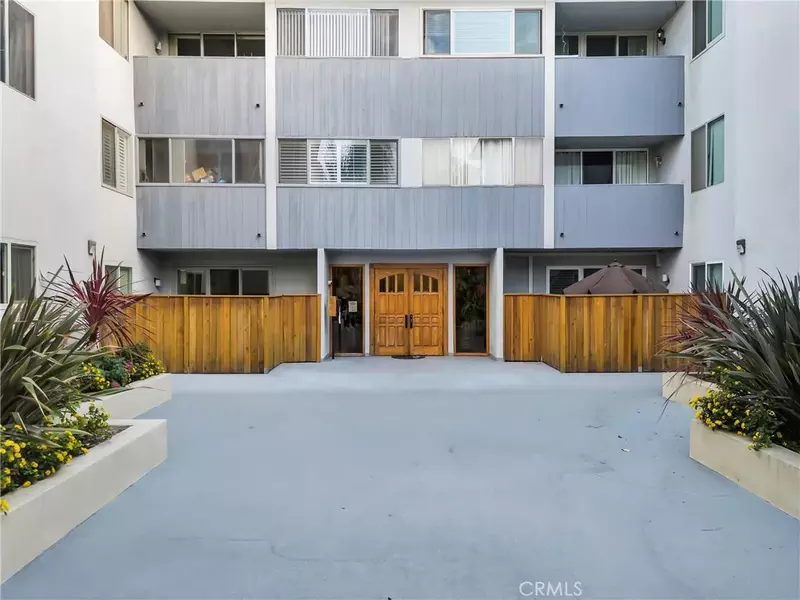 6150 Buckingham Pkwy #202, Culver City, CA 90230