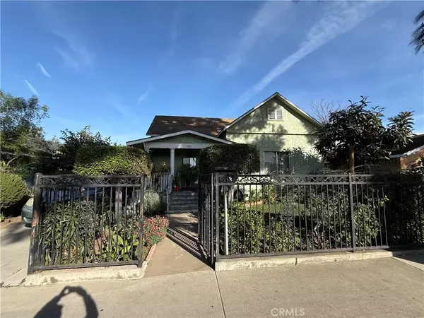 925 W Pine Street, Santa Ana, CA 92703