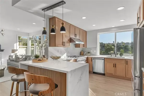 Lake Forest, CA 92610,20 Flores