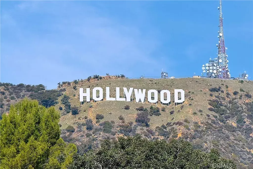 Los Angeles, CA 90068,6428 W Rodgerton