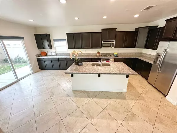 Eastvale, CA 92880,6846 Riverglen Court