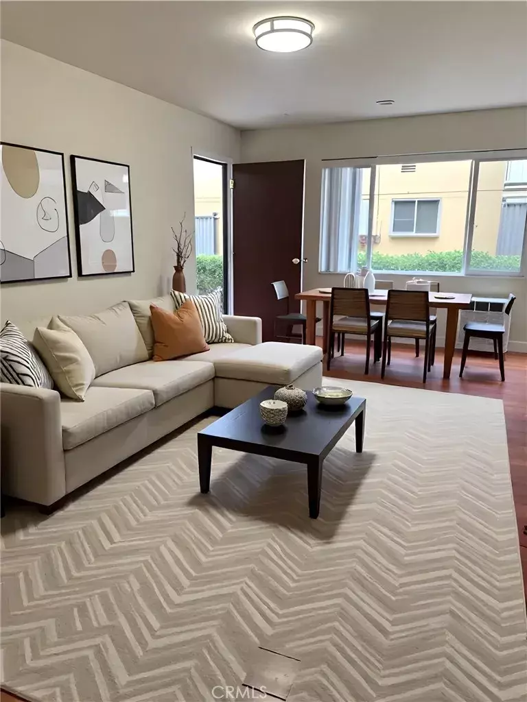 Los Angeles, CA 90004,127 S Oxford Avenue