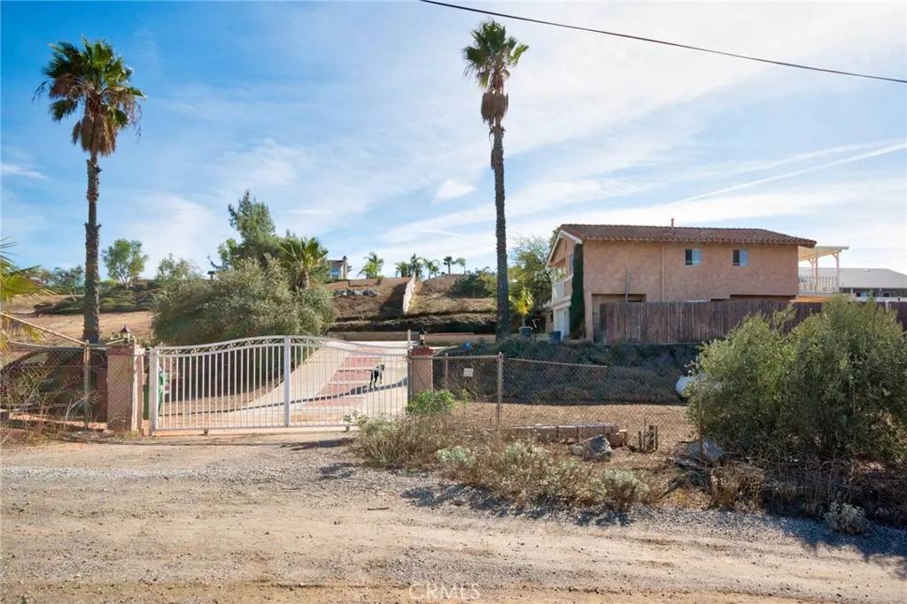 12285 Road Runner, Riverside, CA 92503