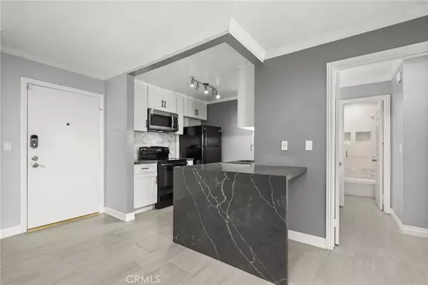 Playa Del Rey, CA 90293,8640 Gulana Avenue #J1009