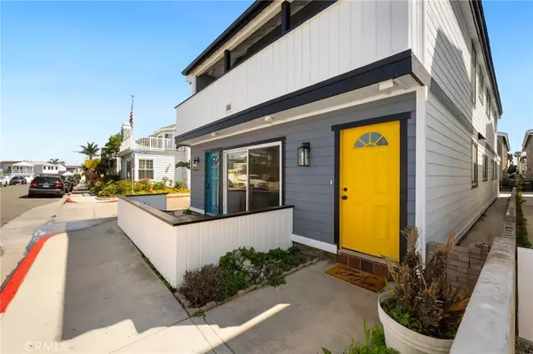 Newport Beach, CA 92663,212 Orange Street