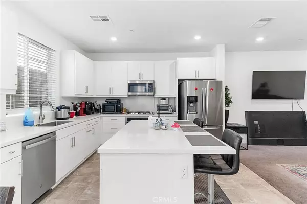 Fontana, CA 92336,16584 Poppy Seed Lane